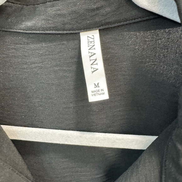 NWOT Zenana Black button down Blouse hi-lo - Picture 3 of 5